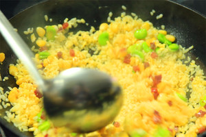 然后加入炒好的食材混合均勻，炒熟即可。出鍋前加少許黑胡椒、鹽和蔥花就可以啦?。。?>
					</div>
					<span>步驟 8/8</span>
					<p>然后加入炒好的食材混合均勻，炒熟即可。出鍋前加少許黑胡椒、鹽和蔥花就可以啦?。?！</p>
				</li>
		</ul>
	</div>
	</div>



<div   id=