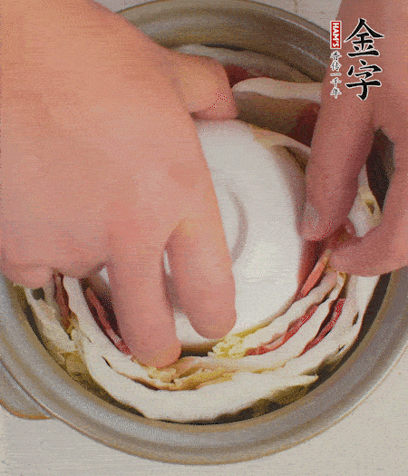 寬度剛好是鍋的高度?？垡粋€小碗更有助于幫助造型。