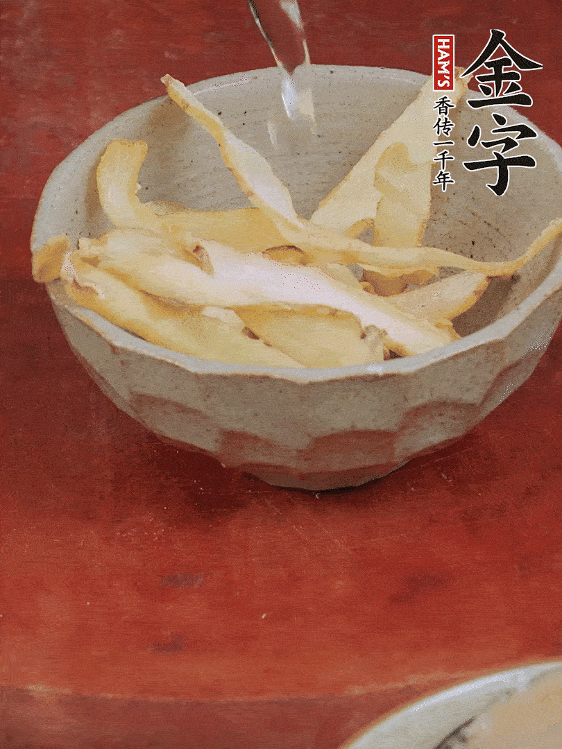 玉竹、花菇分別清水泡發(fā)。