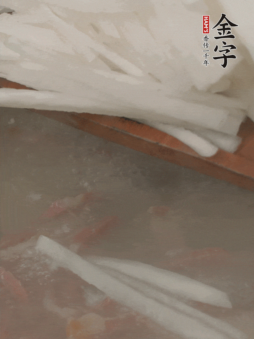 放蘿卜絲，燉5分鐘。