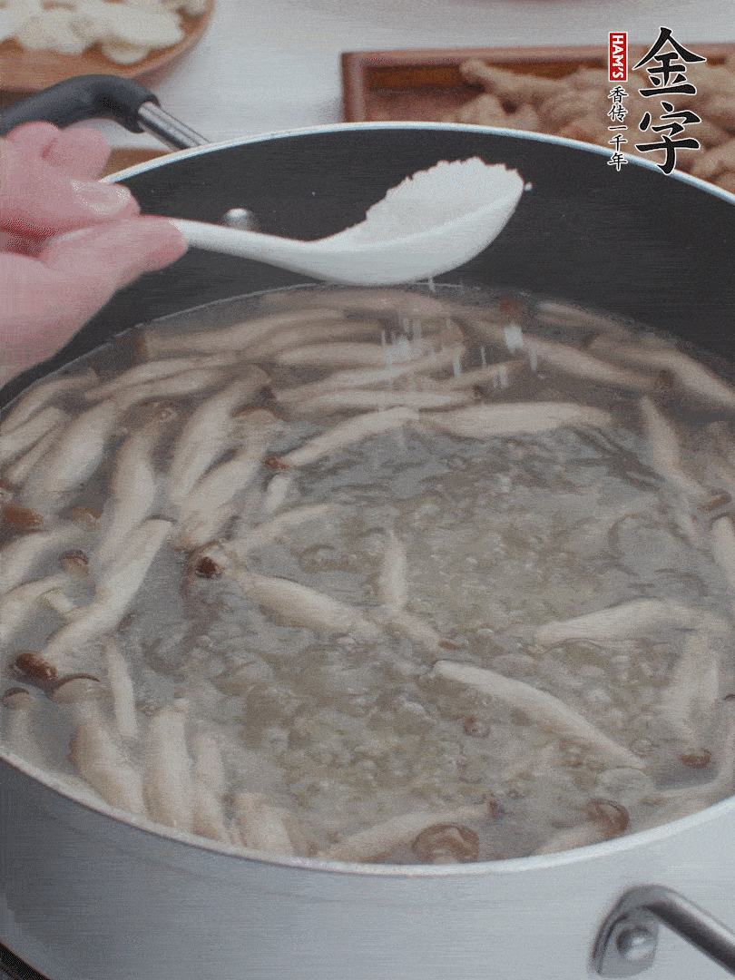 1勺鹽、一點胡椒粉調味。