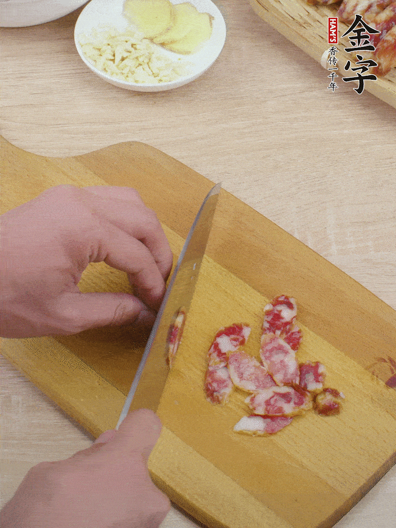 金字土香腸切片。