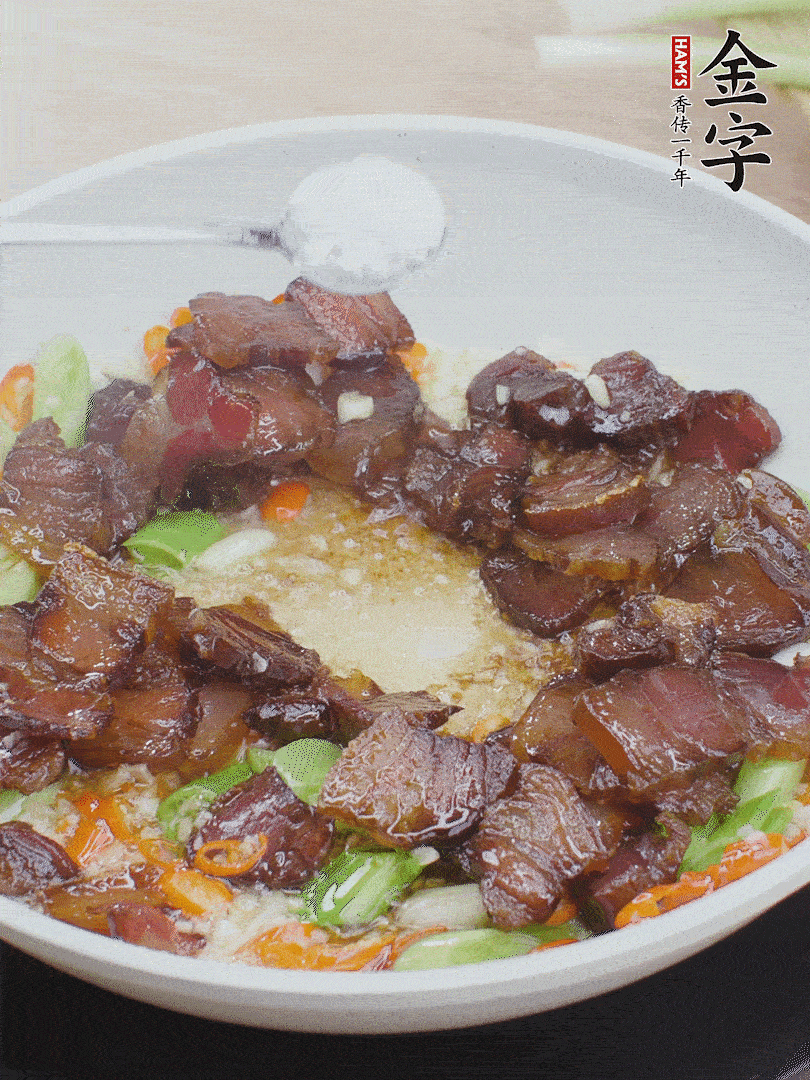 下醬油肉，一點生抽、白糖調味。
