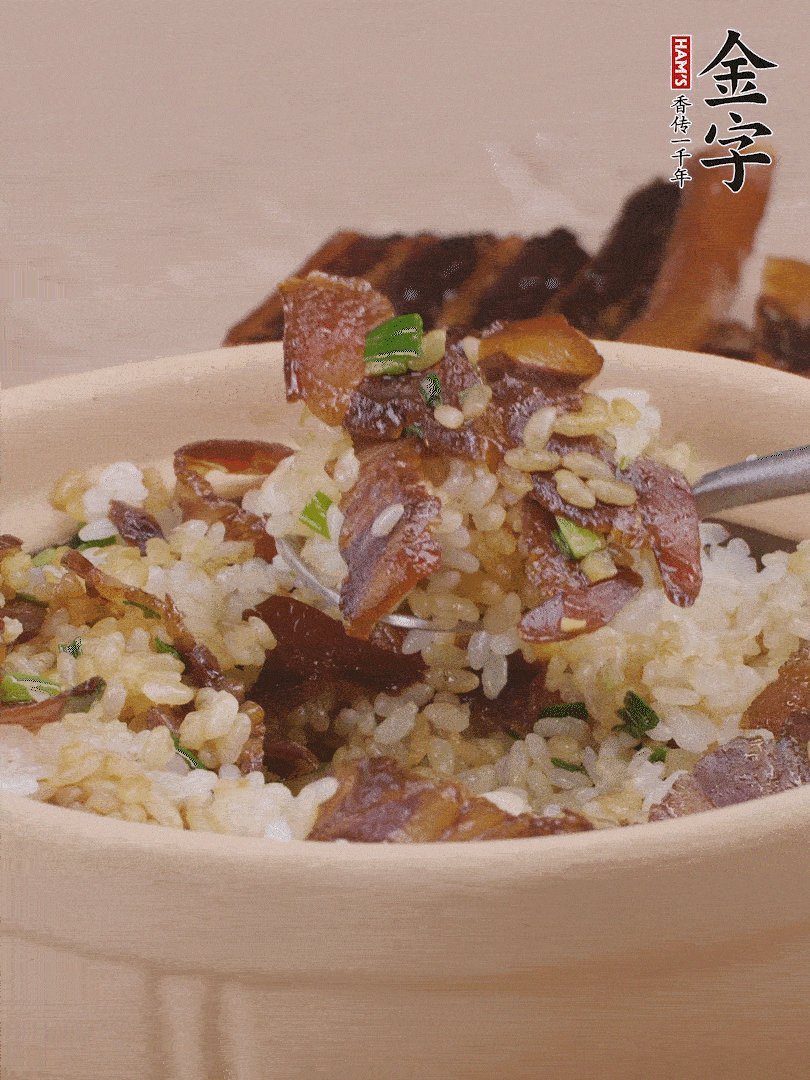 揭蓋后撒點蔥花裝飾，趁熱拌勻。