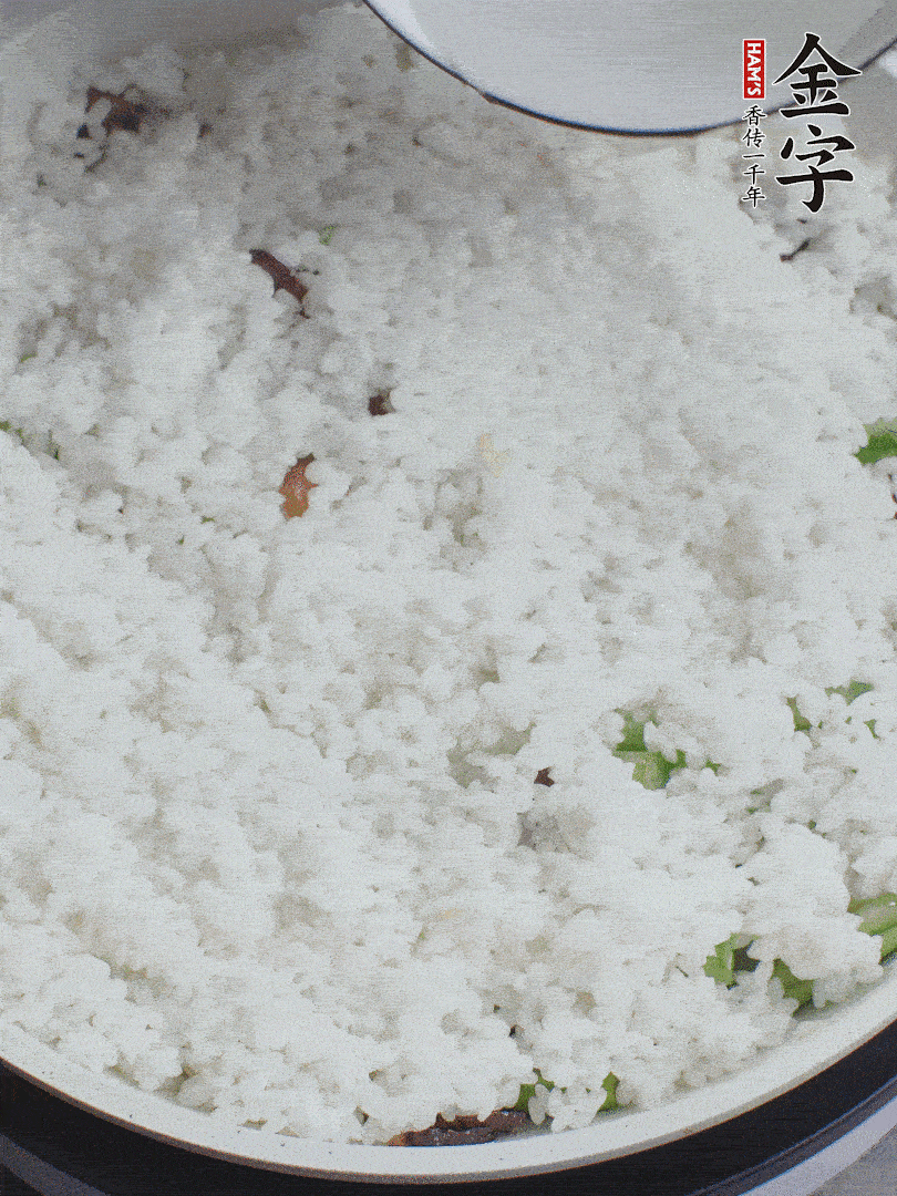 放一碗水，蓋蓋燜煮。