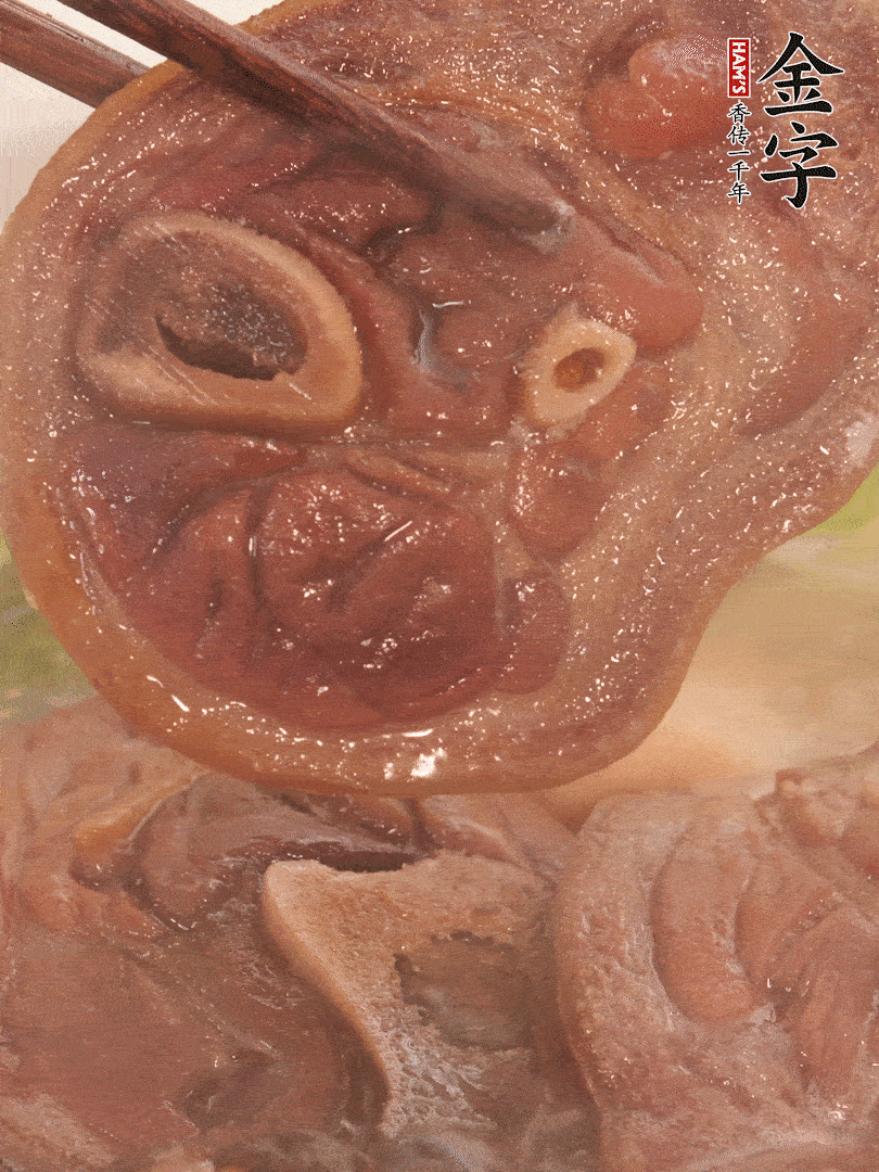 大火燒開后，調(diào)成小火燜煮30分鐘，煮至蓮藕軟糯。