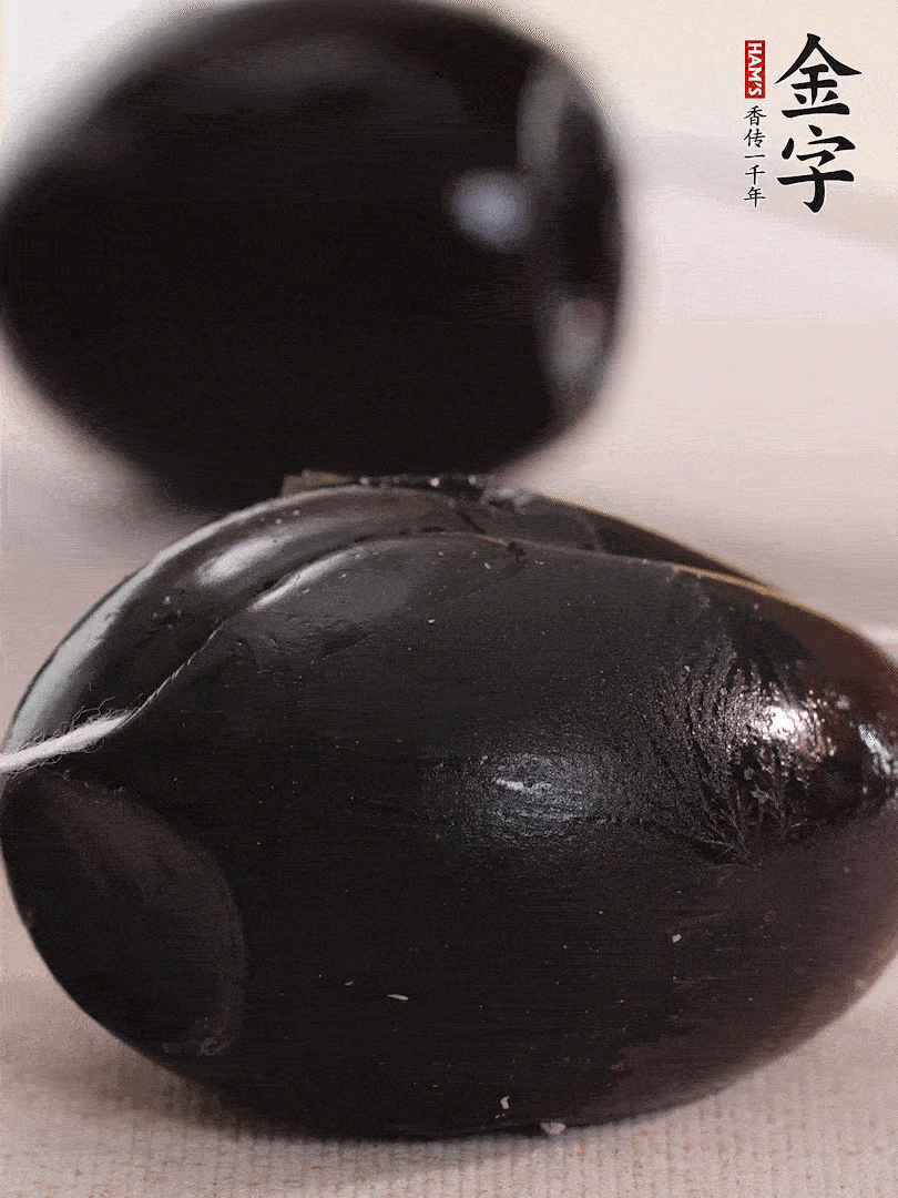 娃娃菜金針菇去跟洗凈，皮蛋改刀。
