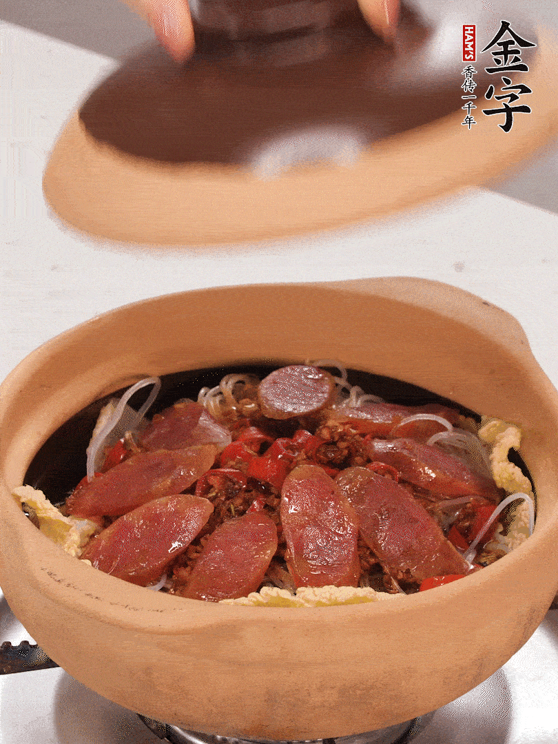 淋入半碗水，中小火燜煮15分鐘