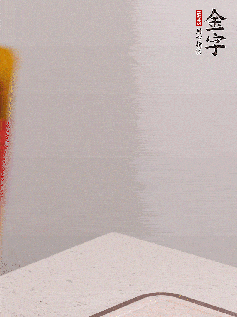 金字火腿切片，溫水浸泡5分鐘，將牛腩放鍋中，倒入比食材多2倍的清水，加姜焯水