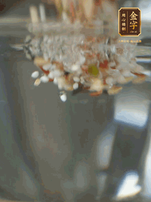 雜糧提前浸泡6小時，洗凈后下砂鍋